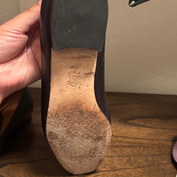 Tory Burch Black Leather Loafers with Gold Chain - Picture 15 of 15